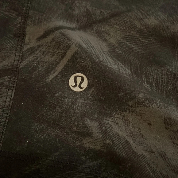 Mens Lululemon drawstring elastic waist athletic shorts - Picture 4 of 5